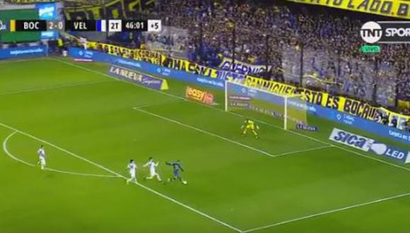 Darío Benedetto volvió a los terrenos de juego, y participó del tercer gol de Boca Juniors, marcado por el colombiano Villa, a quien asistió con genial pase de primera. (Foto: captura)
