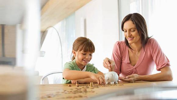 ¿Cómo les enseño a mis hijos a ahorrar? (Foto: Getty Images)