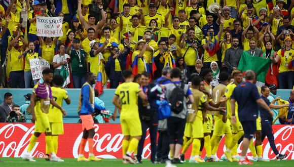 Los jugadores y aficionados de Ecuador celebran después del partido. REUTERS/Kai Pfaffenbach