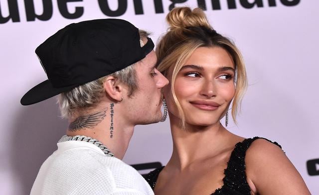Justin y Hailey Bieber derrocharon mucho amor en su primera 'red carpet' como esposo y esposa. Recorre la galería para conocer más detalles. (Foto: AFP)