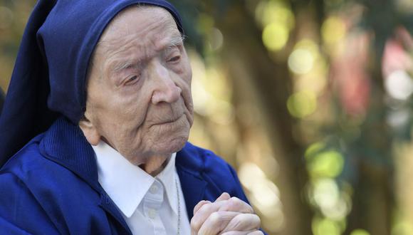 La hermana Lucile Randon se curó del coronavirus a sus 117 años. (Foto: NICOLAS TUCAT / AFP).