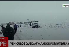 Puno: vehículos quedaron varados por intensa nevada | VIDEO