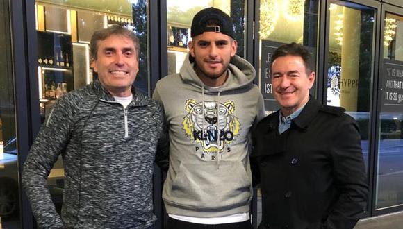 Carlos Zambrano, actual zaguero del FC Basel, fue visitado por Sergio Santin y Néstor Bonillo, miembros del comando técnico de Ricardo Gareca en Suiza (Foto: @SelecciónPerú)