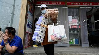 Compras de pánico y pruebas masivas de coronavirus en Beijing ante aumento de contagios y el miedo al confinamiento