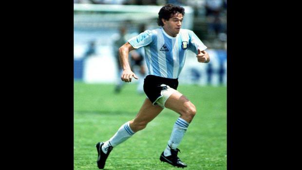 Delantero letal y veloz como ninguno, ‘Burru’ fue el gran alfil de Maradona para vencer a los alemanes en la final de México 86. 