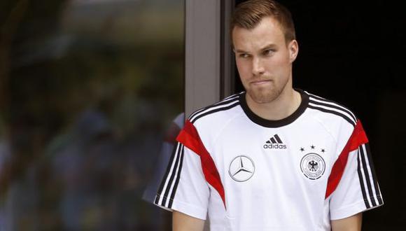 Alemania: Futbolista fue reprendido por orinar en público