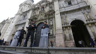 FOTOS: médicos en huelga llegaron a la Catedral de Lima para escuchar misa de Cipriani