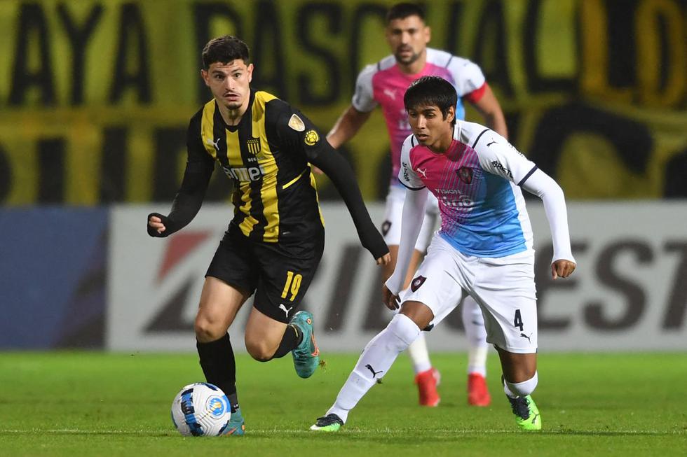 Peñarol recibió a Cerro Porteño por la penúltima jornada de la fase de grupos de Copa Libertadores. (Foto: AFP)