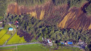 Terremoto en Japón: Las impresionantes fotos de los aludes que sepultaron casas