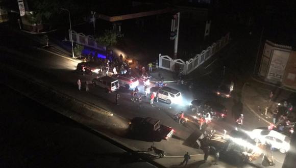 Apagón en Venezuela: Colectivos armados reprimen protesta por apagón en Maracaibo. (Captura)