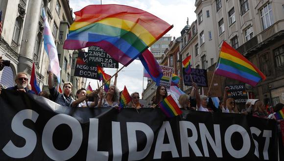 Imagen del domingo 8 de septiembre de 2019 donde manifestantes participan en la primera marcha del orgullo LGBT llevada a cabo en el país, en el centro de Sarajevo, Bosnia-Herzegovina. (AP Foto/Darko Bandic, archivo).