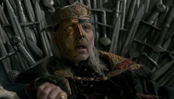La enfermedad que sufre Viserys Targaryen lo ha debilitado enormemente. Episodio 8 de "House of the Dragon" (Foto: HBO)
