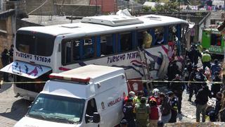Al menos 19 muertos al chocar un autobús en el centro de México