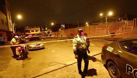 El policía permanece en la comisaría de la zona para las investigaciones. Foto: Fotos: César Grados/@photo.gec