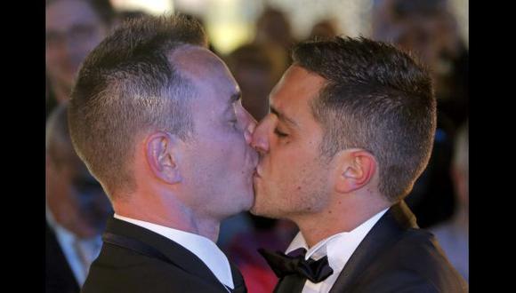 Londres: Echaron de un bus a una pareja gay por besarse