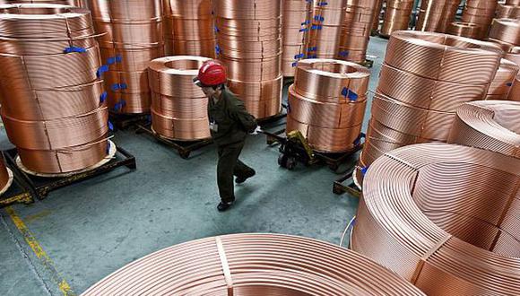 Los inventarios de cobre disponibles en la LME cayeron a 183.925 toneladas. (Foto: AP)