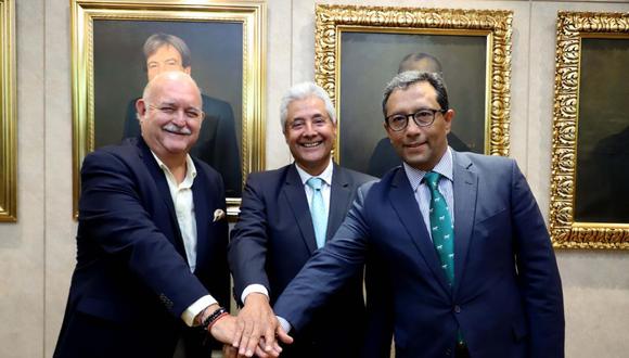 Roberto De La Tore (al centro) es elegido presidente de la Cámara de Comercio de Lima. (Foto: CCL)