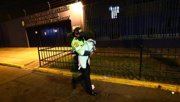 Mujer abandonó a su recién nacida dentro de un taxi que tomó en el Cercado de Lima. (Foto: César Grados/@photo.gec)