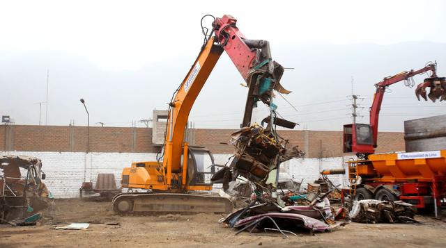 Chatarreo: 60 vehículos antiguos fueron dados de baja [FOTOS] - 4