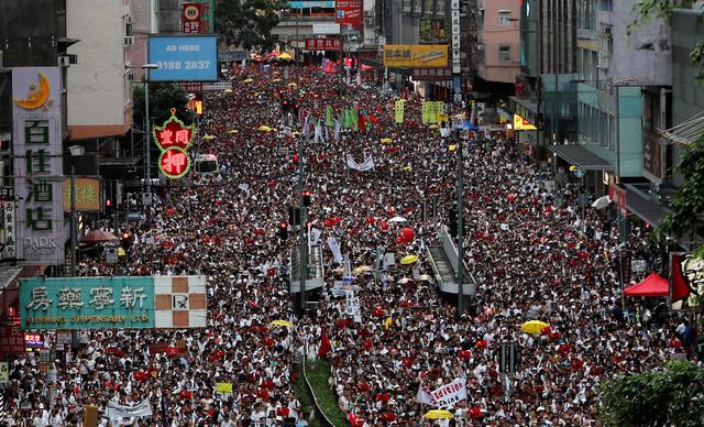 Más de un millón de personas se manifestaron este domingo en Hong Kong contra el proyecto de permitir extradiciones a la China continental, dijeron los organizadores. (Reuters).