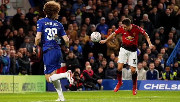 Manchester United vs. Chelsea: centro de Pogba y cabezazo de Herrera para 1-0 de 'Diablos Rojos' | VIDEO. (Foto: AFP)
