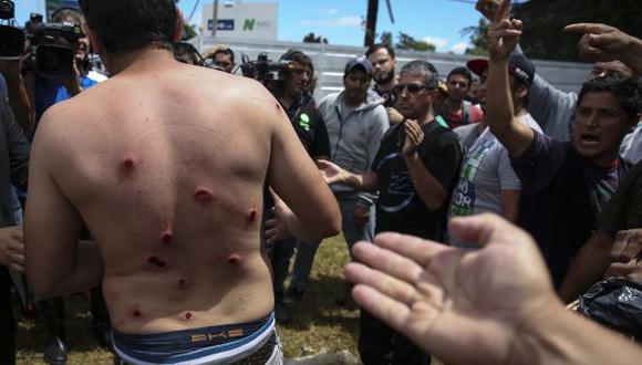 Argentina reprime protesta que bloqueaba entrada a aeropuerto