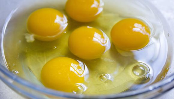 Conoce el motivo por el que debes evitar consumir huevos crudos. (Foto: Pixabay).