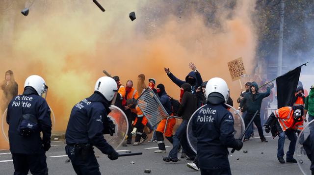 Bélgica arde por duras medidas de austeridad del gobierno - 1