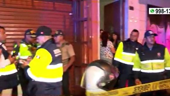 El crimen ocurrió al interior de la cocina de un restaurante ubicado en la cuadra 7 de la avenida Paseo de la República | Foto: Captura de video / América Noticias