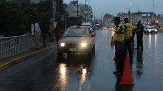 GTU sancionó a conductores de taxis sin franjas amarillas