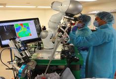 Robot cirujano opera con más precisión que los médicos reales