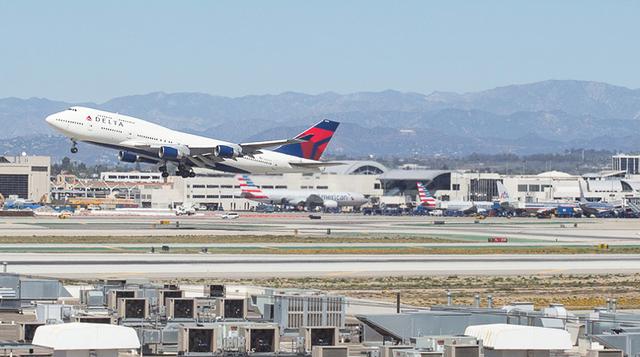Esta imagen representa el gran tráfico aéreo de Los Ángeles - 3