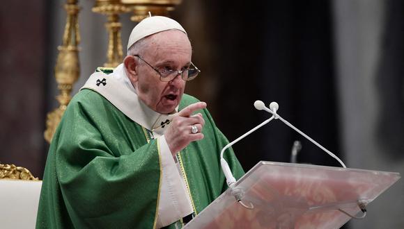 El Papa Francisco pronuncia una homilía durante una misa con motivo del Domingo de la Palabra de Dios el 23 de enero de 2022 en la basílica de San Pedro en el Vaticano. (Filippo MONTEFORTE / AFP).