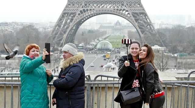 La moda del 'selfie stick' se hace mundial - 1