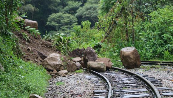 Enormes piedras bloquean la vía férrea a Machu Picchu | Foto: Facebook / Municipalidad Distrital de Machupicchu