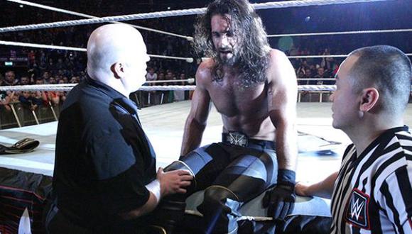 Rollins se rompió la rodilla y perdió título de WWE [VIDEO]