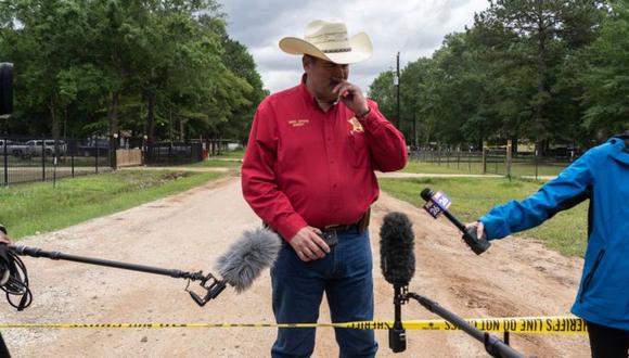 El alguacil del condado de Cleveland, en el estado de Texas, da declaraciones sobre el tiroteo masivo. (Getty Images).