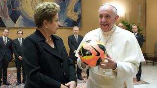 El Papa recibió invitación de Rousseff para acudir al Mundial