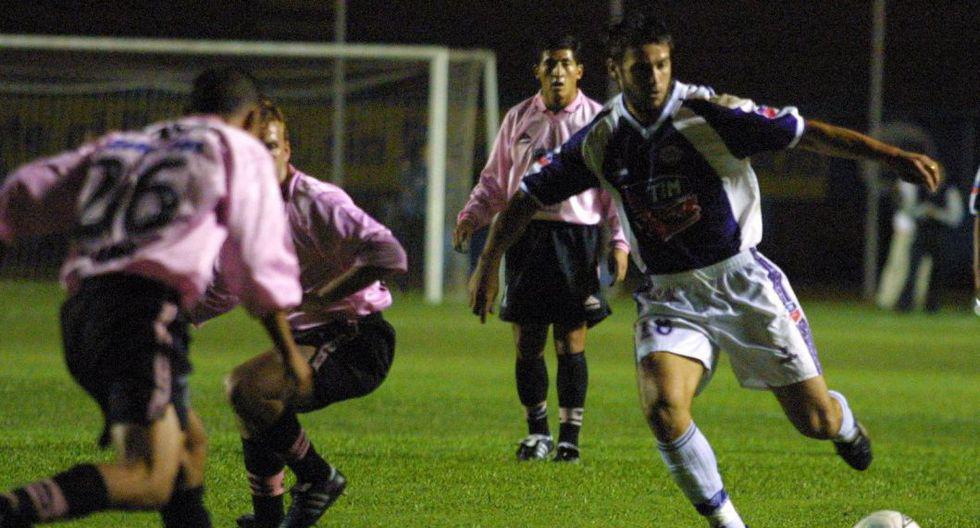 Barrionuevo hizo historia con Estudiantes de Medicina al coronarse subcampeón del Torneo Clausura 2001. (Foto: GEC)