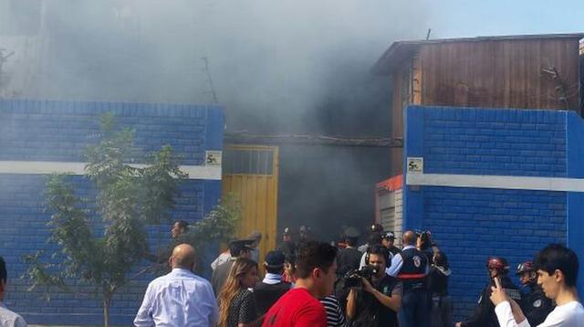 Breña: incendio de taller se vio a kilómetros de distancia - 1