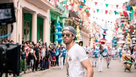 Enrique Iglesias estrena su nueva canción "Súbeme la radio"