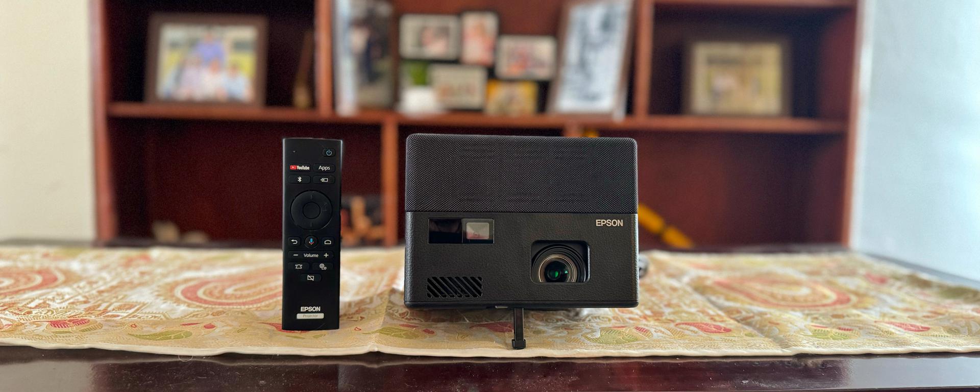 El pequeño proyector para tener un cine en casa de 150 pulgadas con calidad  4K y sonido envolvente