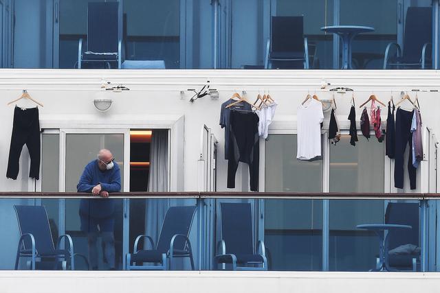En un crucero con tantas comodidades, ahora los pasajeros deben vivir recluidos en las habitaciones. (Foto: AFP)