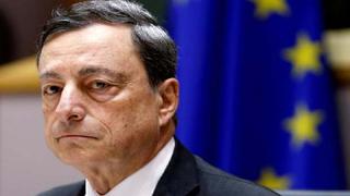 Draghi del BCE dice no es su trabajo regular al bitcoin
