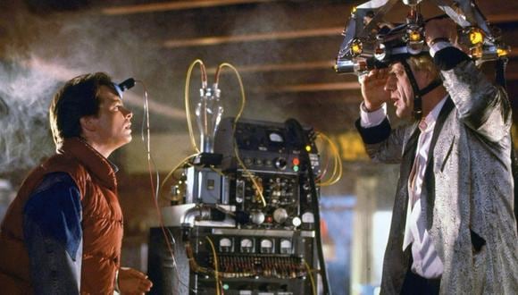 Michael J. Fox y Christopher Lloyd, en una escena de  "Volver al futuro". Foto: Universal