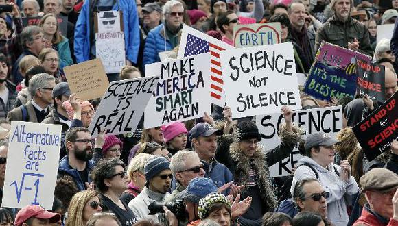 Científicos protestan ante "amenazas" de Trump a la ciencia