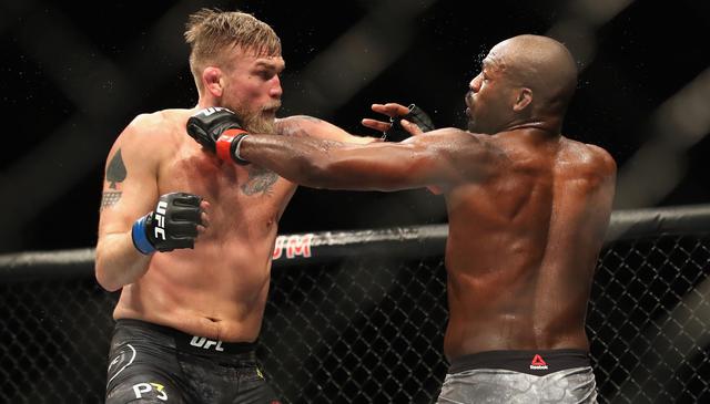 UFC 232: revive todas las peleas del mega evento que coronó a Jon Jones y Amanda Nunes | VIDEO. (Foto: AFP)