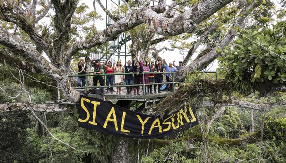*Imagen principal: Líderes indígenas y jóvenes activistas envían un mensaje a la sociedad ecuatoriana antes de la consulta popular sobre el destino del Parque Nacional Yasuní. Foto: Martin Kingman / Amazon Frontlines