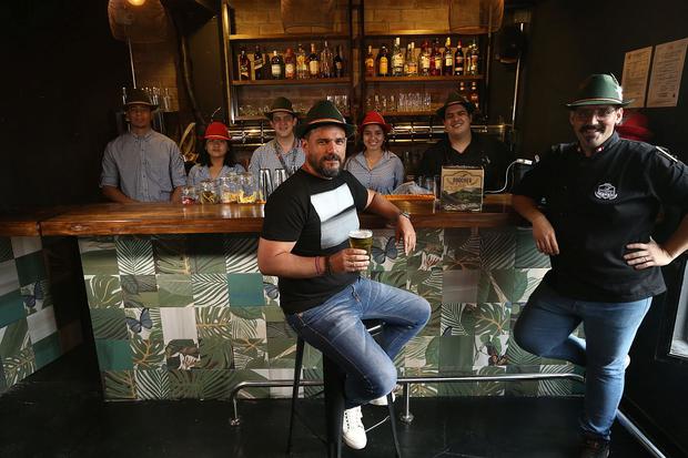 Carlos Mejía, manager of Dörcher Bier, with the local Miraflores team.  They wear the typical Pozuzo hat.  (Photo: Alessandro Currarino / GEC)