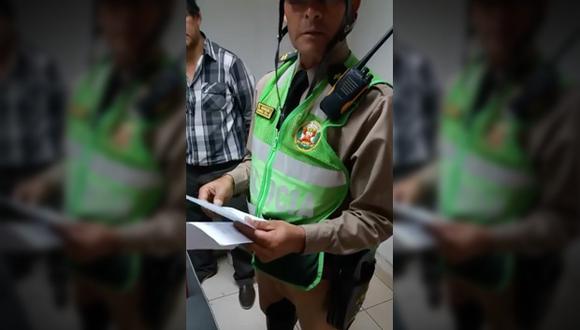 Faerli García Lavado es un policía que transmitió en Facebook momento en que fue intervenido por un colega. El video se convirtió en viral en Facebook.